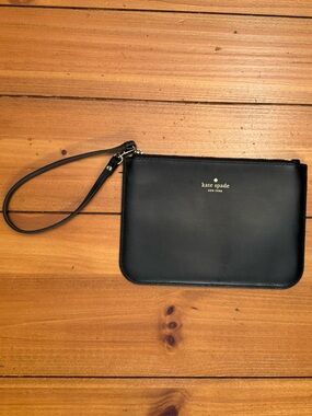 NWOT Kate Spade Slim Zippy Wristlet in Black Smooth Leather